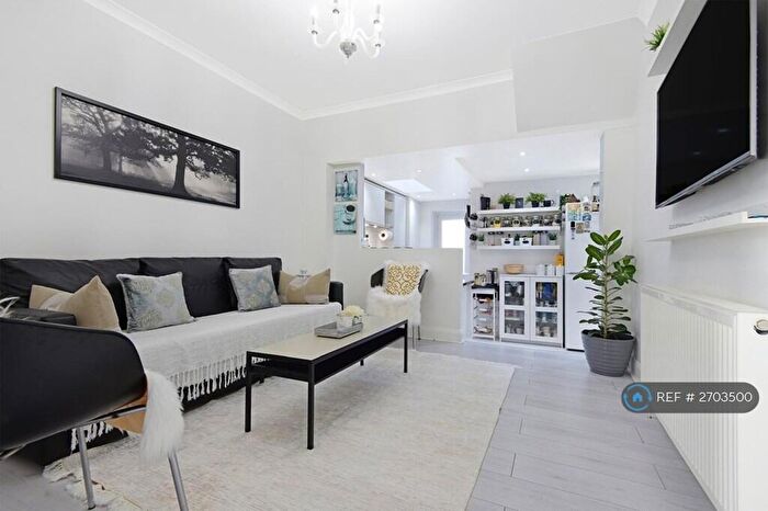 2 Bedroom Flat To Rent In Tavistock Avenue, London, E17