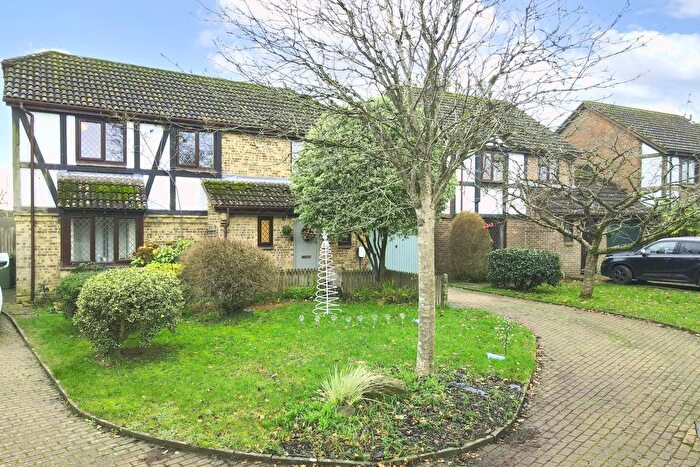 4 Bedroom Detached House For Sale In Cedar Drive, Horsham, RH13