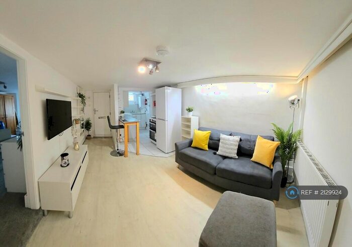 2 Bedroom Flat To Rent In Hartington Road, Manchester, M21