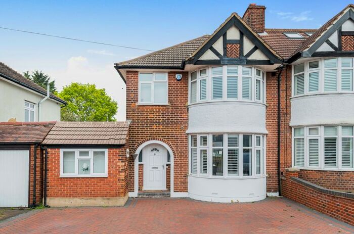 4 Bedroom Semi-Detached House To Rent In Green Lane Chislehurst, BR7