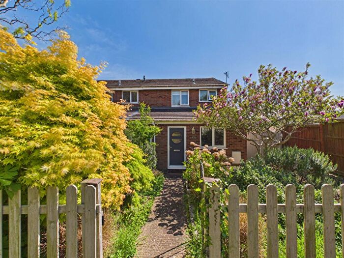 3 Bedroom End Of Terrace House For Sale In Hales Close, Snitterfield, Stratford-Upon-Avon, CV37