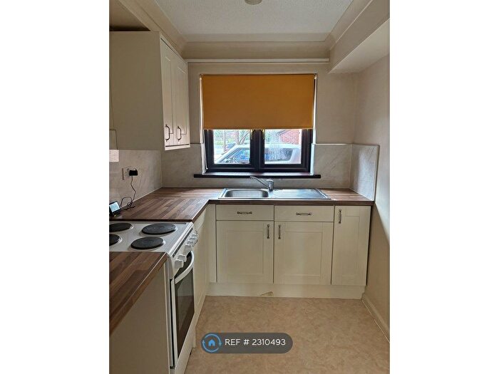 1 Bedroom Flat To Rent In St. Marys Close, Newtown, SY16