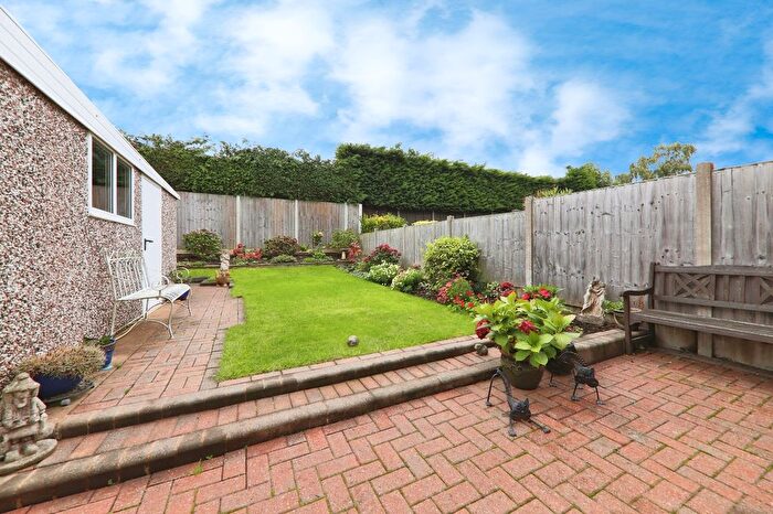 3 Bedroom Semi Detached House For Sale In Kerry Drive, Kirk Ella, HU10