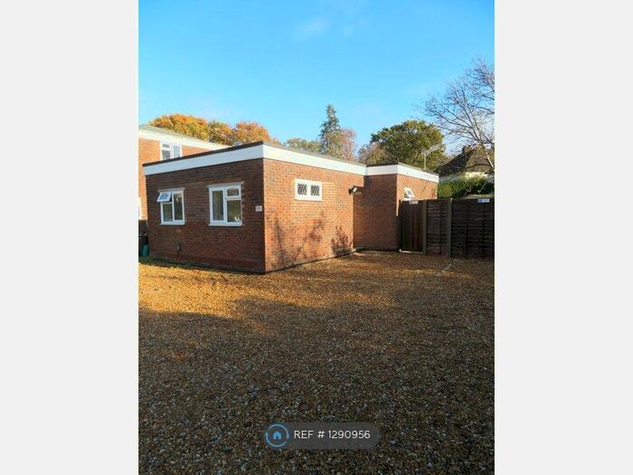 4 Bedroom Semi-Detached House To Rent In The Chase, Guildford GU2