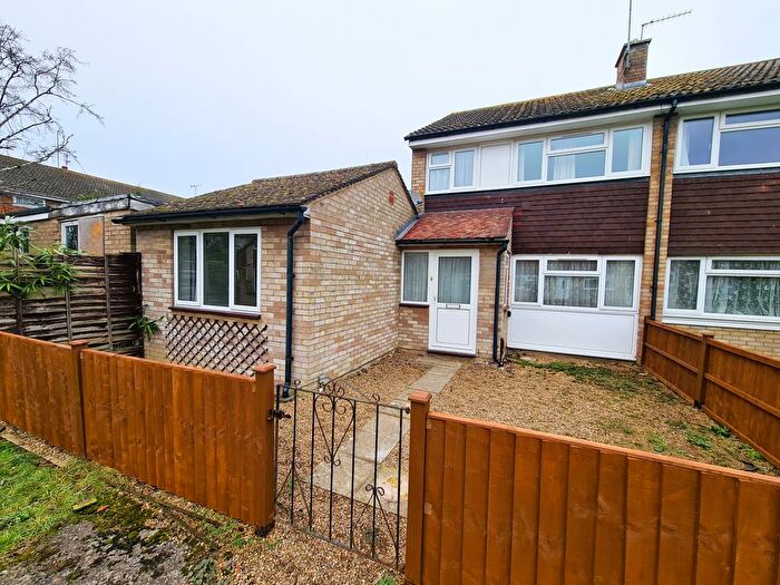 4 Bedroom Semi-Detached House To Rent In Leaholme Way, Ruislip, HA4