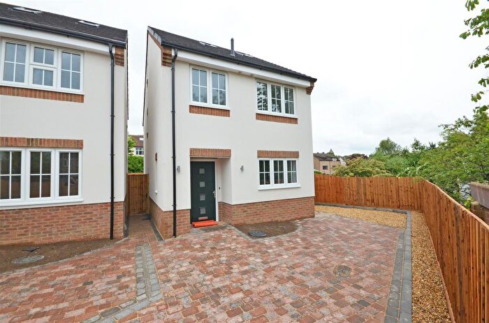 4 Bedroom Detached House To Rent In Colin Place, Luton, LU2