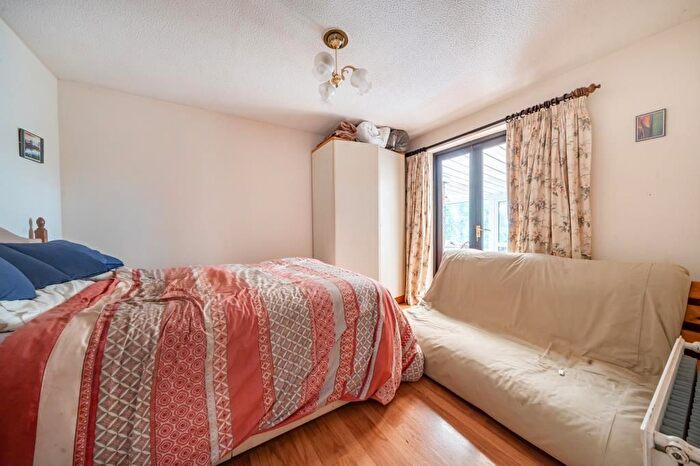 2 Bedroom Detached Bungalow For Sale In Hoyle Close, Witney, OX28