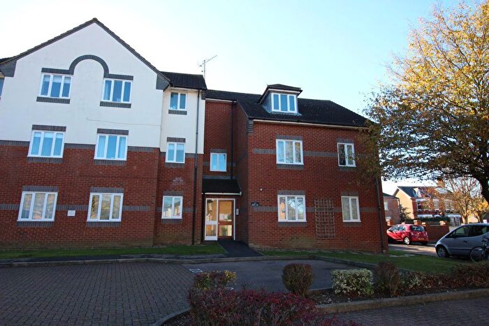 1 Bedroom Flat To Rent In Siskin Close, Bushey, WD23