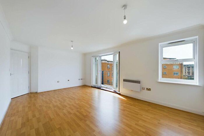 2 Bedroom Apartment For Sale In The Spires, Town Centre, HP2
