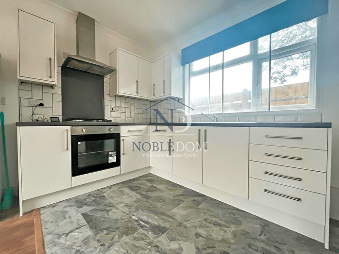 3 Bedroom Semi-Detached House To Rent In Hounslow, TW3