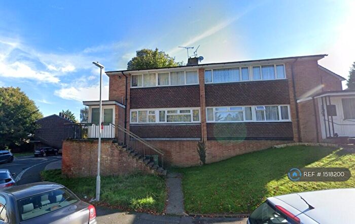 2 Bedroom Flat To Rent In Lawn Gardens, Luton, LU1