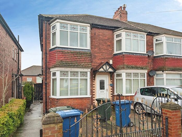 2 Bedroom Flat For Sale In Ovington Grove, Fenham, Newcastle Upon Tyne, NE5