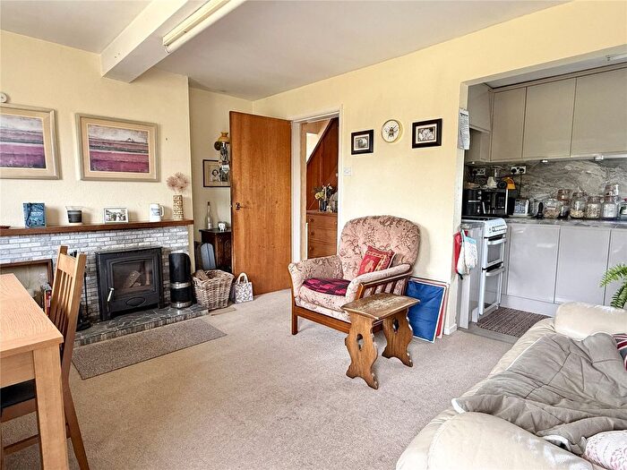 4 Bedroom Semi-Detached House For Sale In Rhos Common, Llanymynech, Powys, SY22