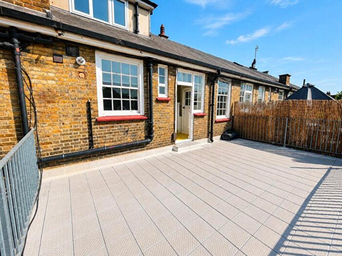 3 Bedroom Maisonette To Rent In Croydon Road, Beckenham, BR3