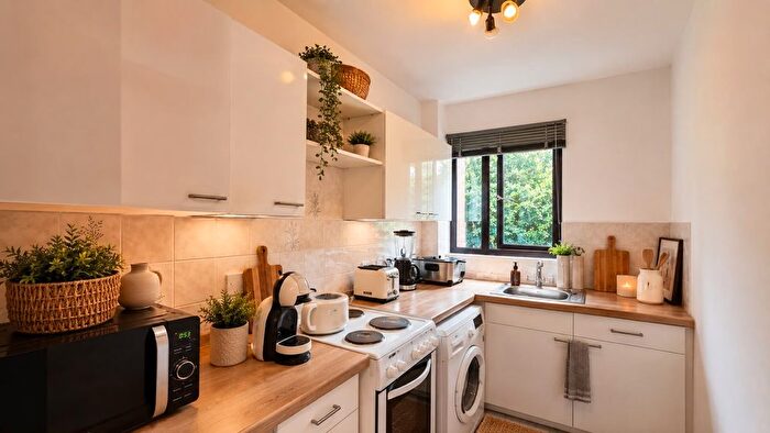 1 Bedroom Maisonette To Rent In Ebury Road, Watford, WD17