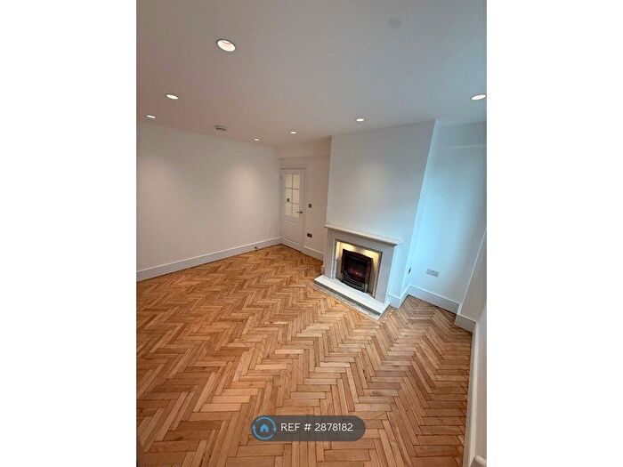 1 Bedroom Flat To Rent In Latymer Court, London, W6