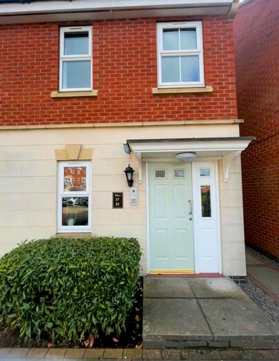2 Bedroom Flat To Rent In Loughland Close, Leicester, LE8