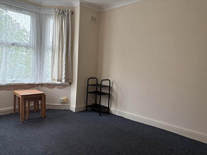 2 Bedroom Flat To Rent In Jersey Road, Leytonstone, E11
