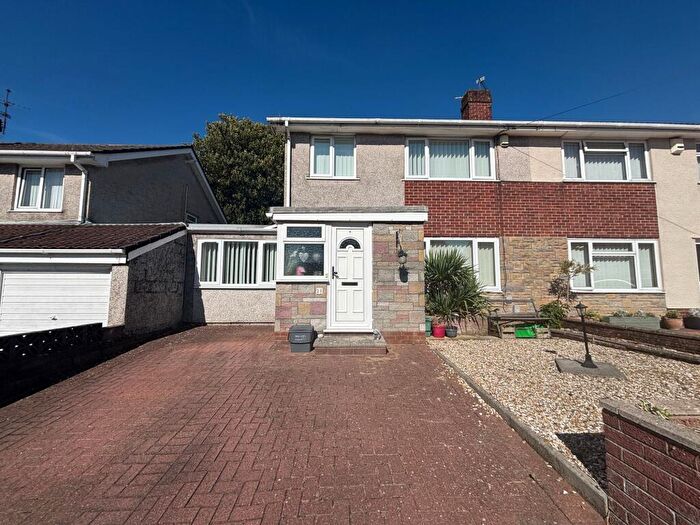 3 Bedroom Semi-Detached House For Sale In Field View Road, Barry, CF63