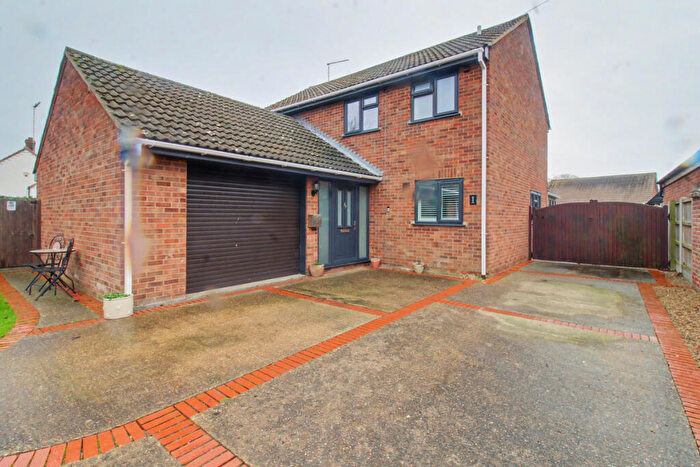 4 Bedroom Detached House For Sale In Winmer Avenue, Great Yarmouth, NR29