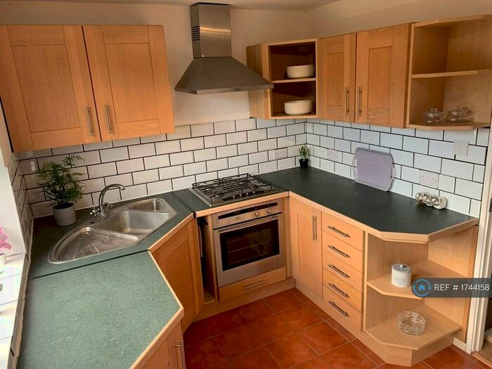 3 Bedroom End Of Terrace House To Rent In Mendip Close, Basingstoke, RG22