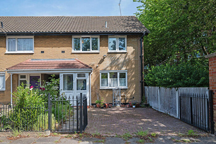 2 Bedroom End Of Terrace House To Rent In Sidney Square, , Whitechapel, London, E1
