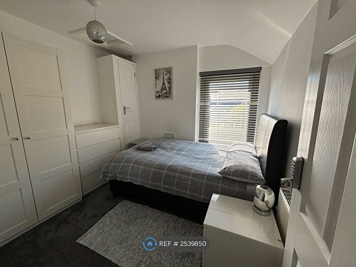 2 Bedroom Flat To Rent In Clive Street, Cardiff, CF11