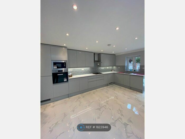 4 Bedroom Semi-Detached House To Rent In Hounslow, Hounslow, TW3