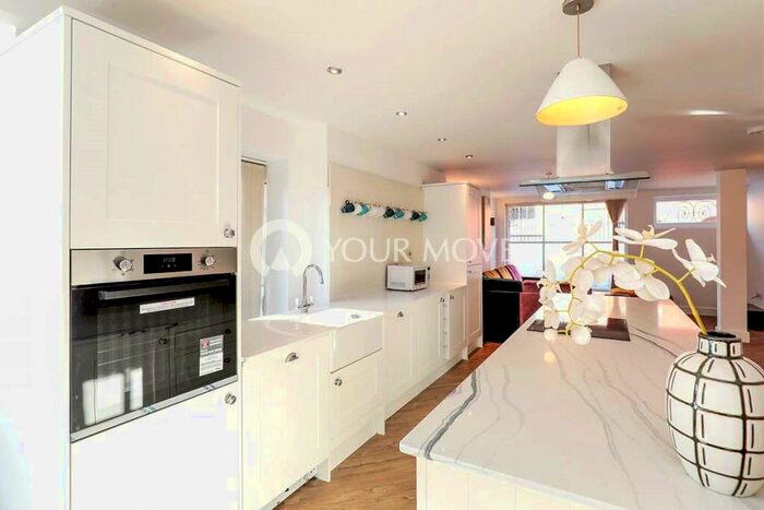 3 Bedroom Flat To Rent In Bishop Street, Portsmouth, Hampshire, PO1