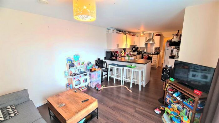 2 Bedroom Flat To Rent In Witcomb Lodge, Lankaster Gardens, East Finchley, N2