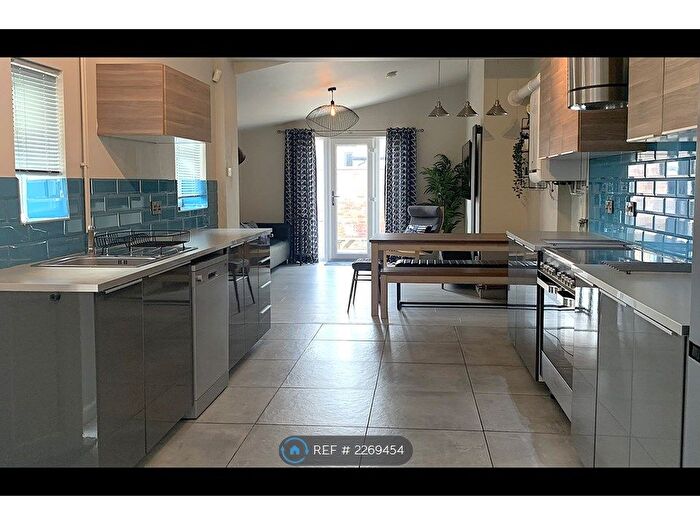 6 Bedroom Semi-Detached House To Rent In North Road, West Bridgford, Nottingham, NG2