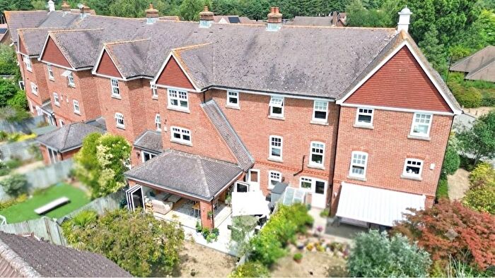 5 Bedroom Town House For Sale In Elvetham Crescent, Fleet, GU51