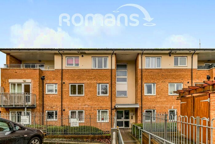2 Bedroom Flat To Rent In Windrush Drive, High Wycombe, HP13