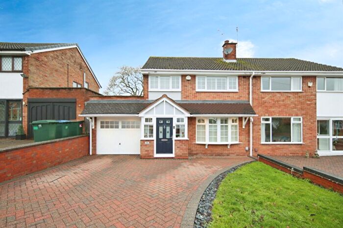 3 Bedroom Semi Detached House For Sale In Tudor Avenue, Coventry, CV5