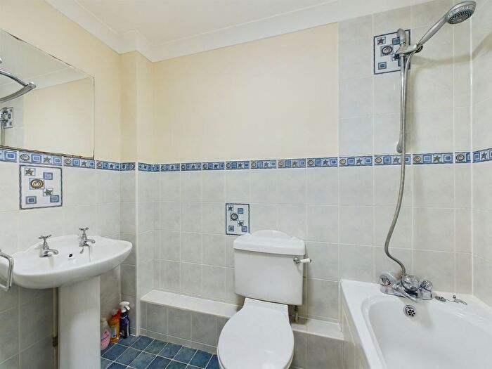 2 Bedroom End Of Terrace House To Rent In Blackbridge Lane, Horsham, West Sussex, RH12