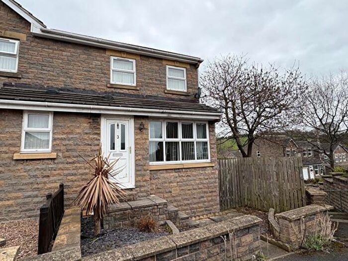 3 Bedroom Semi-Detached House For Sale In Westerton Court, Oakenshaw, Bradford, BD12