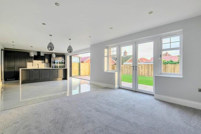 4 Bedroom Detached House For Sale In Leeds Road, Selby, YO8