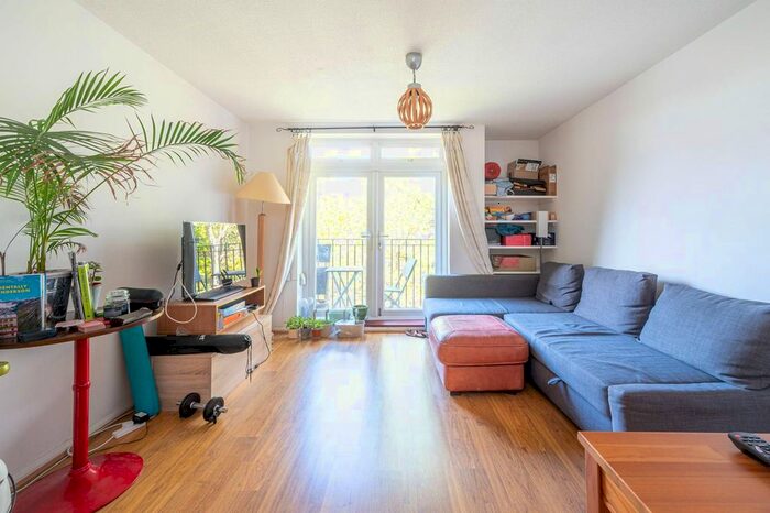 2 Bedroom Flat To Rent In Reachview Close, Camden, London, NW1