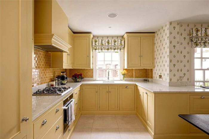 2 Bedroom Terraced House To Rent In Old Church Street, Chelsea, SW3