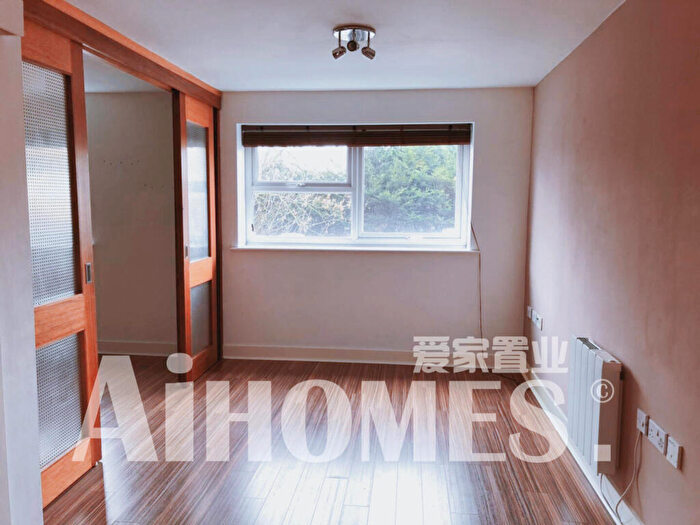 1 Bedroom Flat To Rent In Everard, Salford, M5