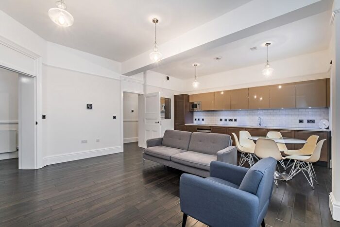 1 Bedroom Flat To Rent In Westminster Palace Gardens, Artillery Row, London, SW1P