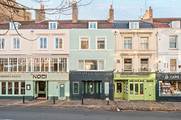 3 Bedroom Flat To Rent In Hill Rise, Richmond, TW10