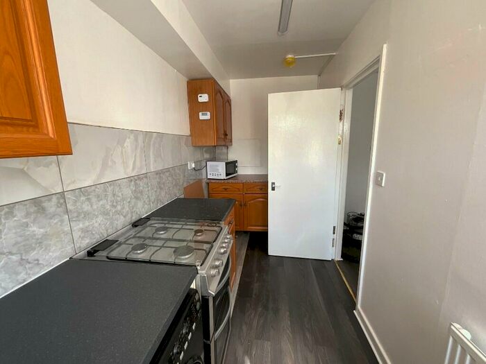 2 Bedroom Flat To Rent In Park Road, Nottingham, Nottinghamshire, NG7