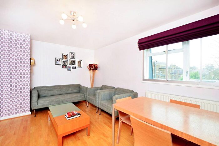 1 Bedroom Flat To Rent In Gumley Gardens, Isleworth, TW7