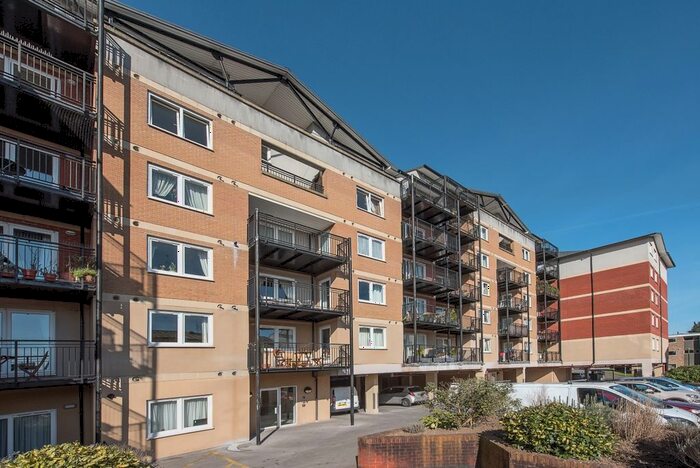2 Bedroom Flat To Rent In Penn Place, Northway, Rickmansworth, WD3
