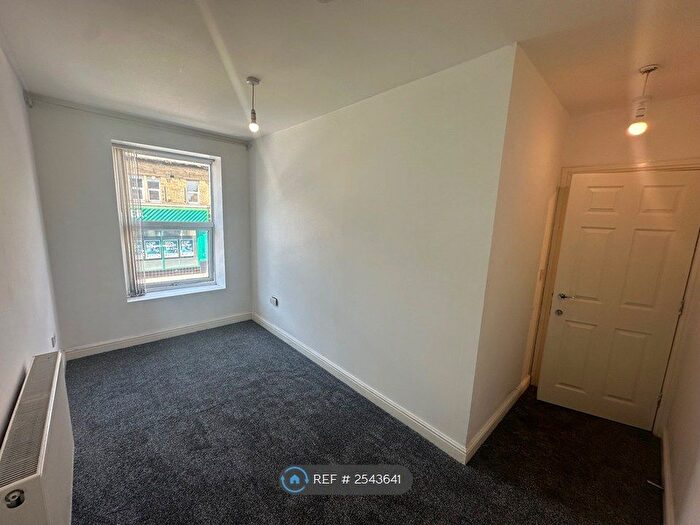 2 Bedroom Flat To Rent In Duckworth Lane, Bradford, BD9