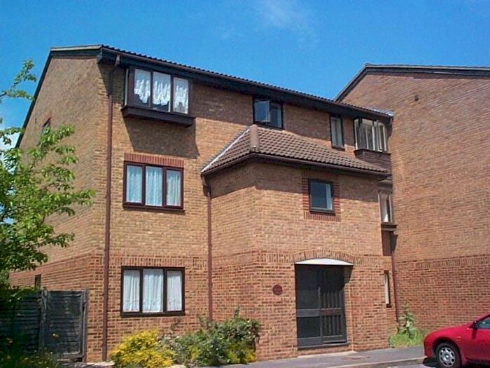 1 Bedroom Flat To Rent In Quincy Road, Egham, Surrey, TW20