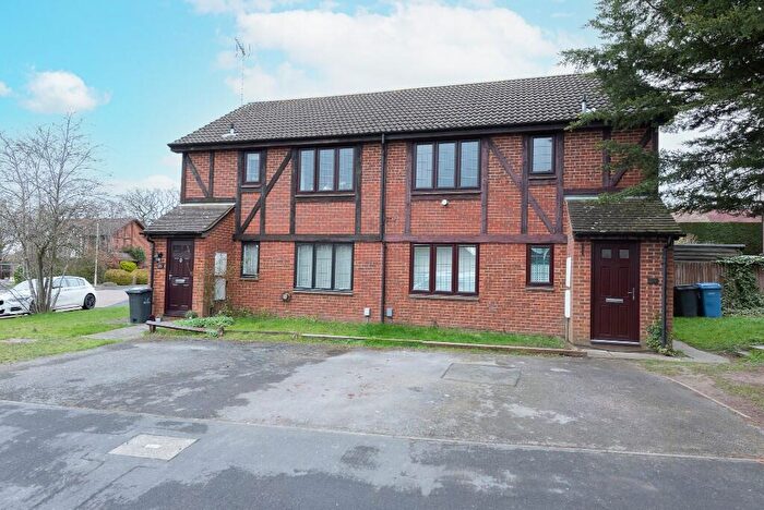 1 Bedroom Maisonette To Rent In Morley Close, Yateley, Hampshire, GU46