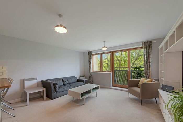 2 Bedroom Flat To Rent In Rathnew Court, Bethnal Green, E2