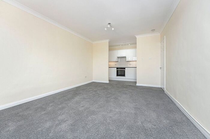 2 Bedroom Flat For Sale In Benhill Wood Road, Sutton, SM1